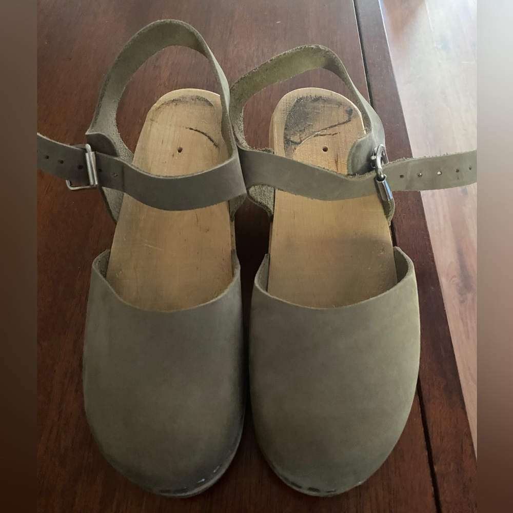 Lotta clogs